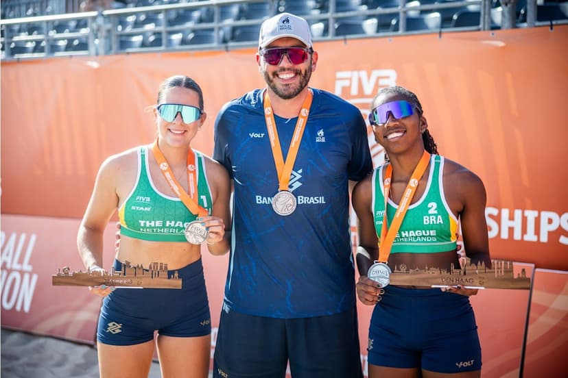 Letícia Schwalb e Kiara levam a prata no Campeonato Mundial sub-18 de vôlei de praia