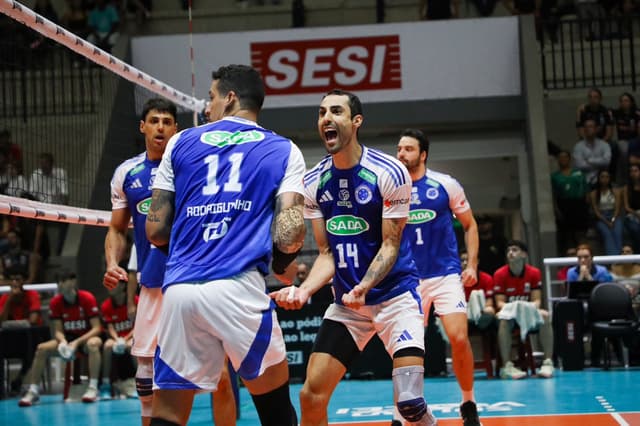 Sada Cruzeiro vence Sesi por 3 a 0, chega aos 35 pontos e segue na liderança da Superliga 