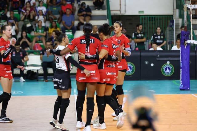 Sesi Vôlei Bauru supera Brasília Vôlei no tie-break fora de casa