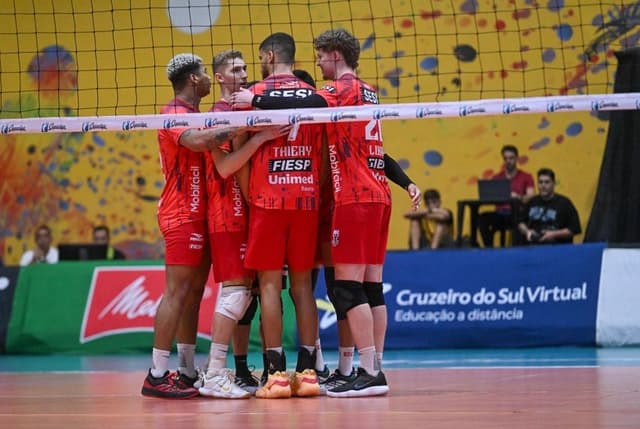 Sesi Bauru vira quarto set e conquista vitória sobre Vedacit Vôlei Guarulhos