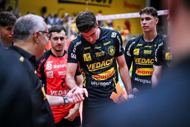 Vedacit Vôlei Guarulhos vence Neurologia e garante a última vaga para os playoffs