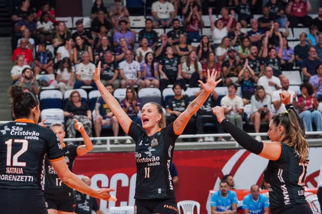 Osasco São Cristóvão Saúde derrota o Sesc RJ Flamengo e está a uma vitória da semifinal da Superliga 24/25