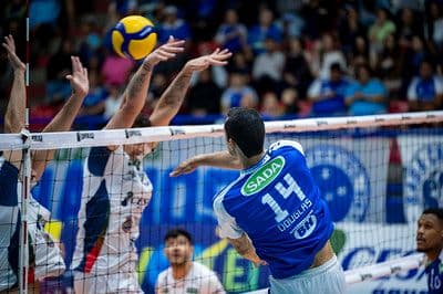Sada Cruzeiro estreia com vitória por 3 a 1 sobre o JF Vôlei no Riachão