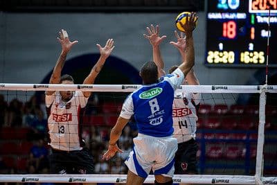 Sada Cruzeiro vence em Uberlândia e chega à segunda vitória na Superliga