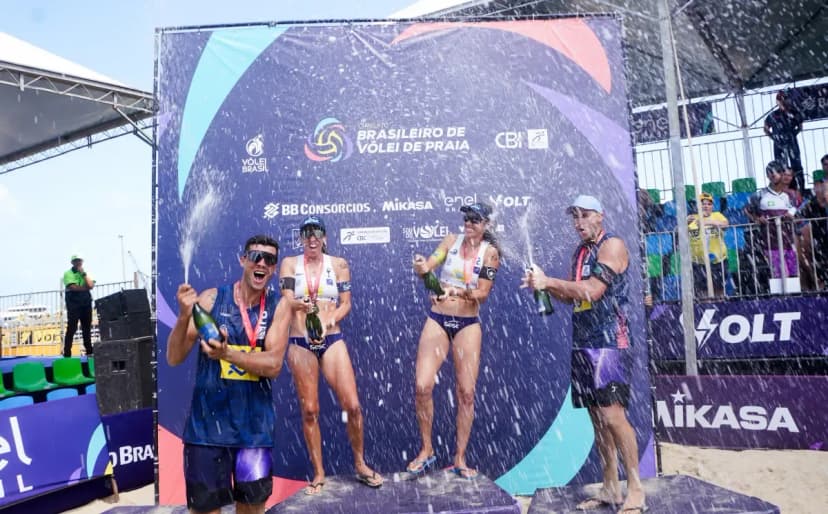 Talita/Taiana e George/Saymon são campeões da última etapa do ano do Circuito Brasileiro de vôlei de praia, em Fortaleza (CE)