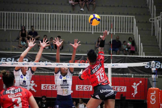 Sesi Vôlei Bauru sofre derrota para o Gerdau Minas pela Superliga