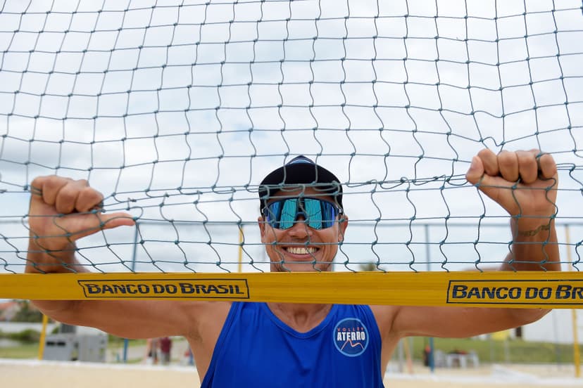 Evandro se divide entre quadra, praia e fuso horário com a Austrália no Vôlei Master