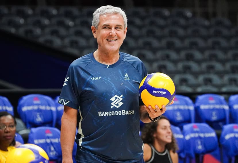 José Roberto Guimarães define as 14 jogadoras para partida contra a Bélgica