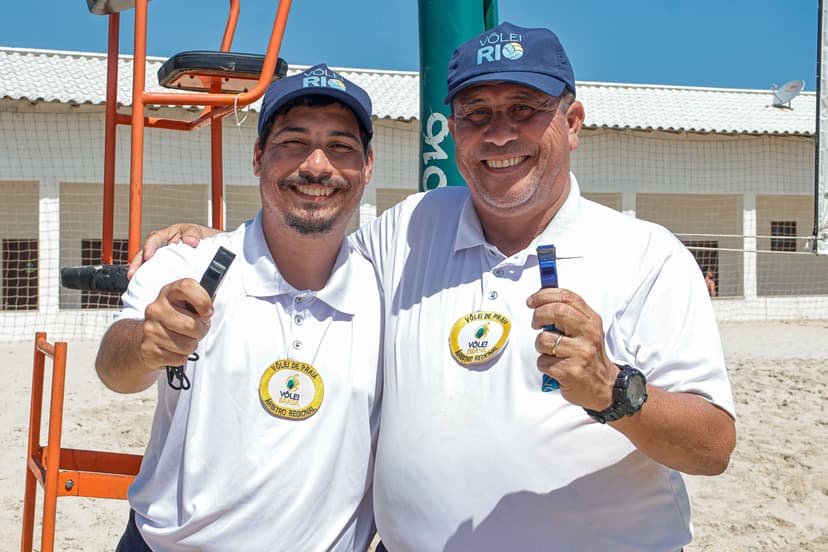 Pai e filho atuam juntos no Vôlei Master 2025