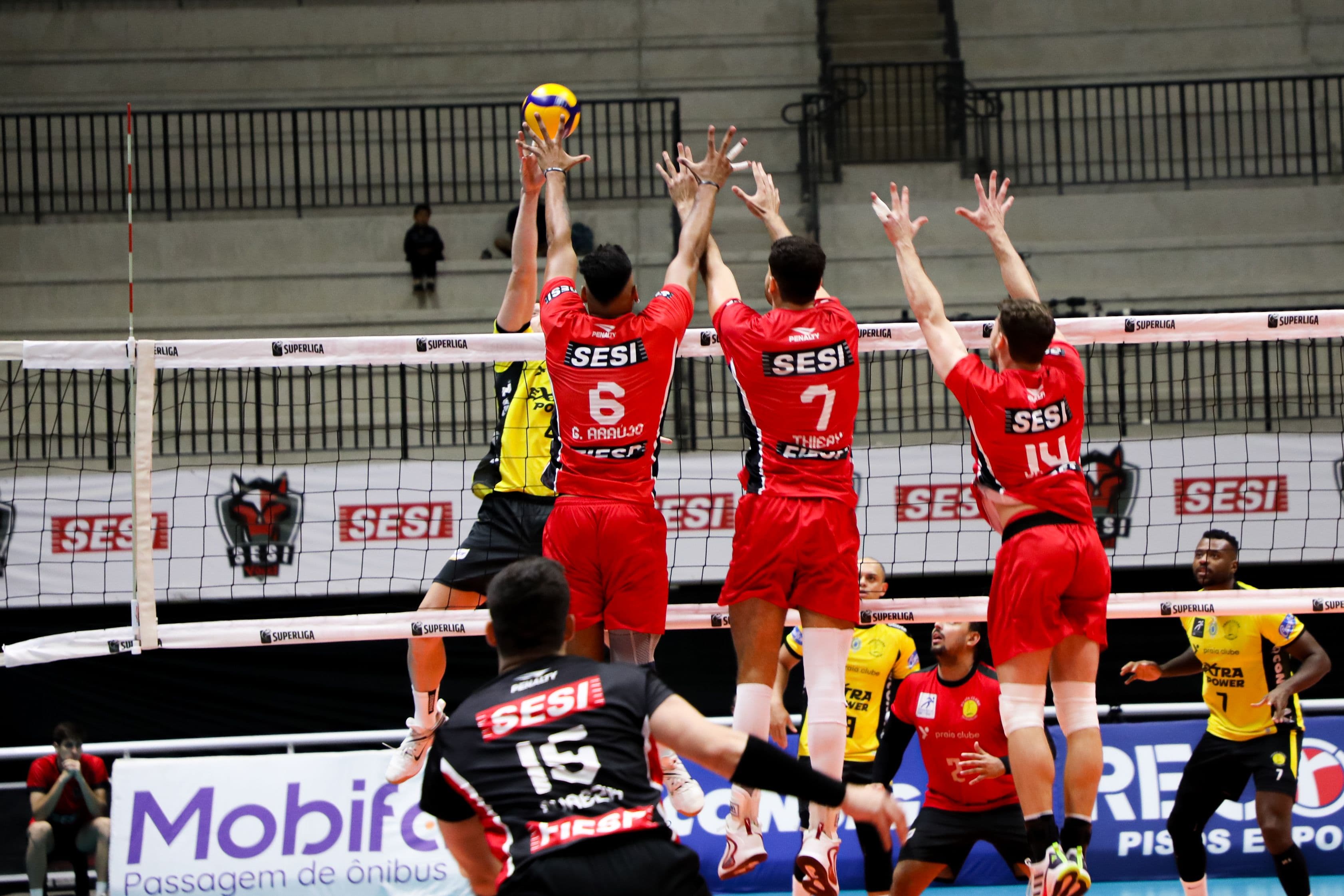 Sesi Bauru enfrenta Praia Clube fora de casa na Superliga (Foto - Felipe Wiira - Sesi-SP) (2).jpg