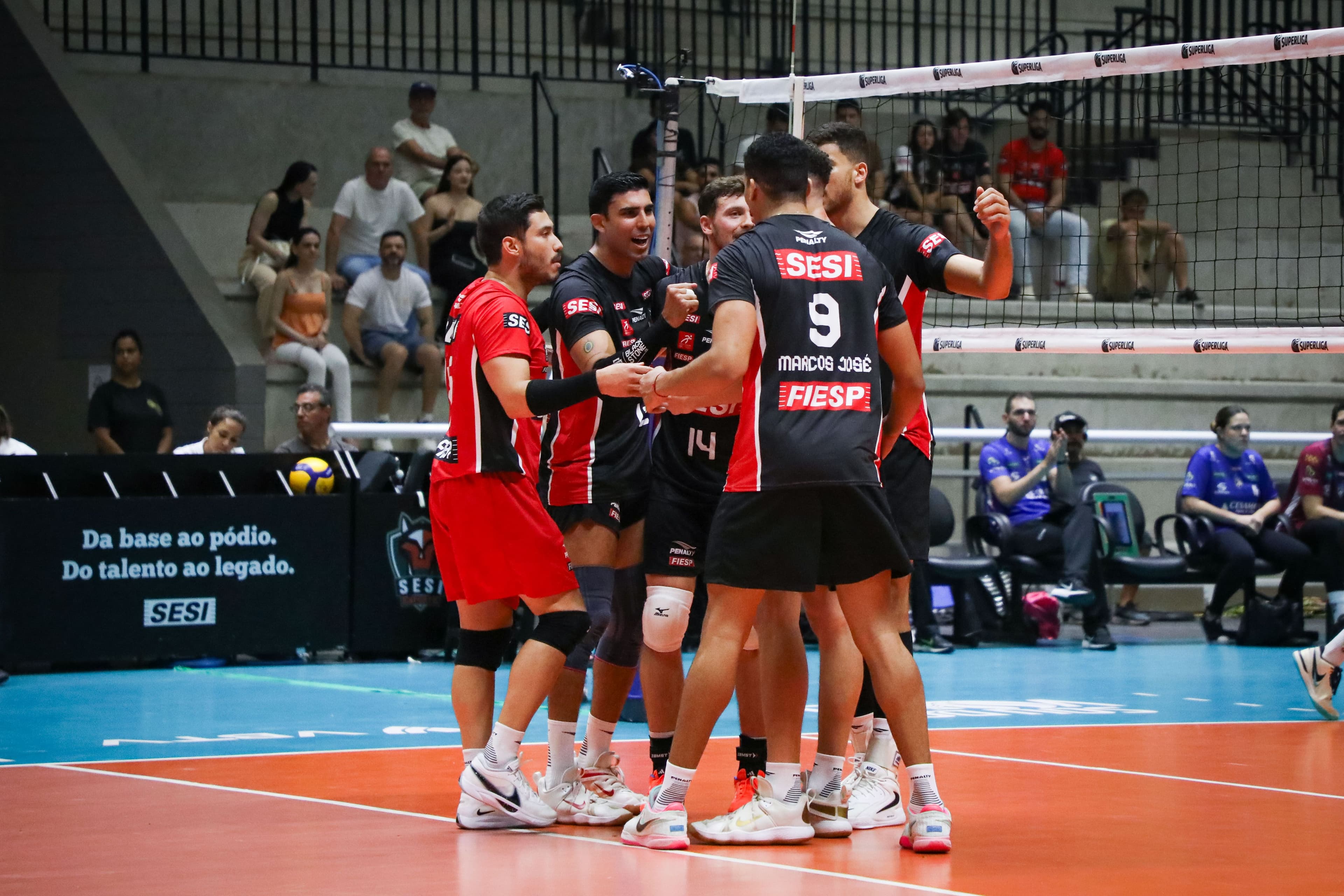 Sesi Bauru enfrenta Saneago Goiás pela Superliga (Foto - Felipe Wiira - Sesi-SP) (2).jpg