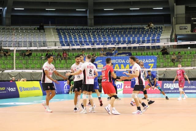 Sesi Bauru vira sobre Viapol Vôlei São José e encerra 2025 com vitória