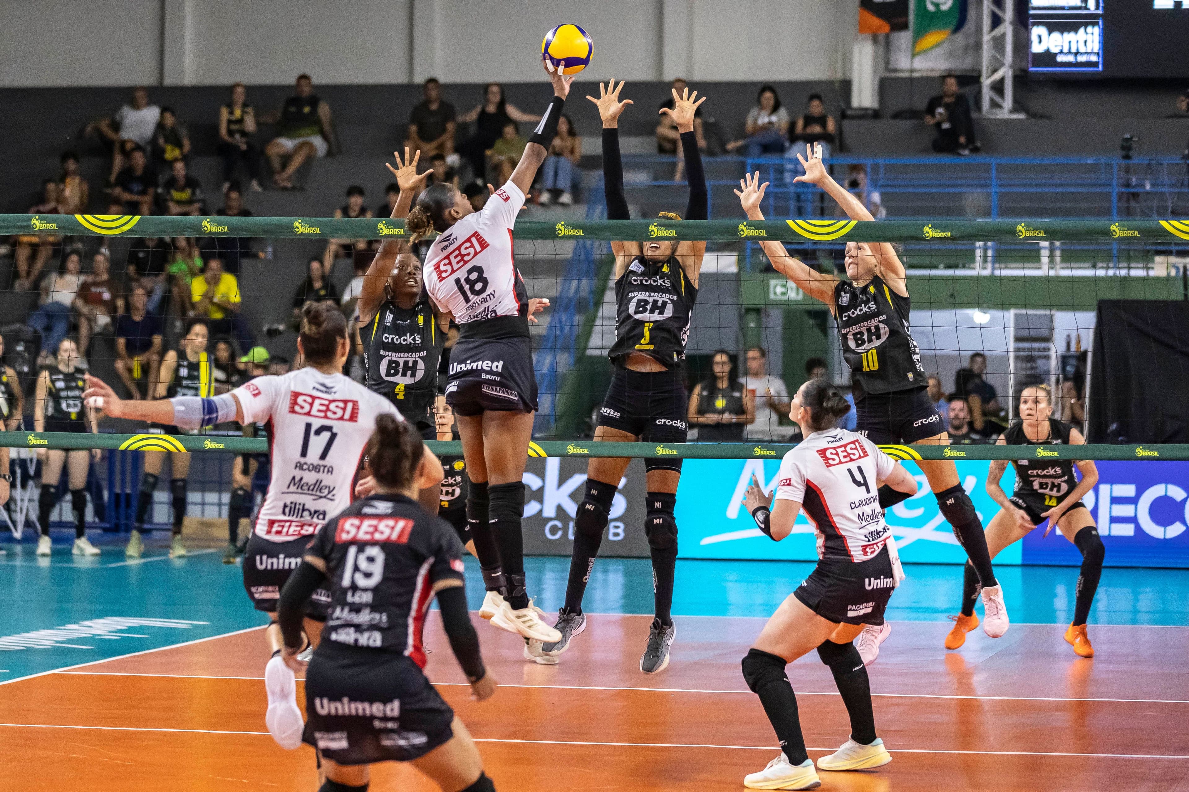 Sesi Vôlei Bauru é eliminado fora de casa pelo Dentil Praia Clube (Foto - Bruno Cunha - Praia Clube) (1).jpg