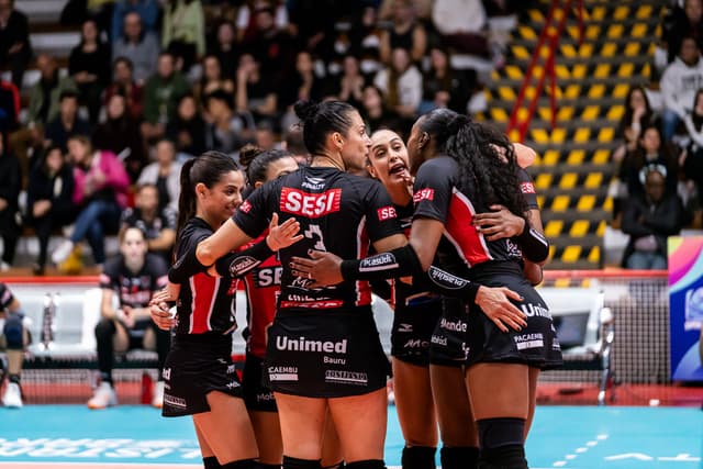 Na luta pela liderança, Sesi Vôlei Bauru recebe Fluminense na Superliga