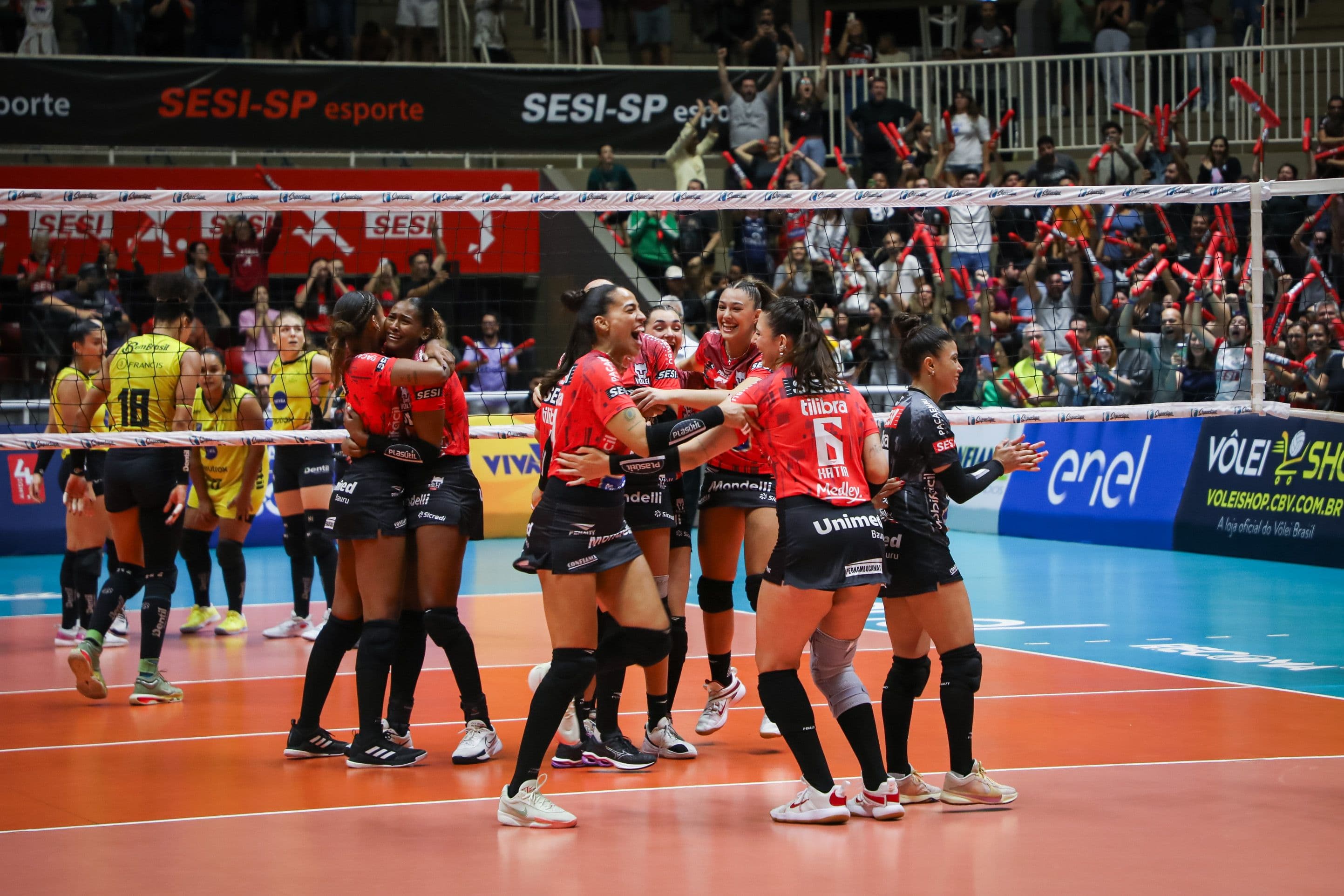 Sesi Vôlei Bauru faz história e se classifica para final da Superliga (Foto - Felipe Wiira - Sesi-SP) (2).jpg