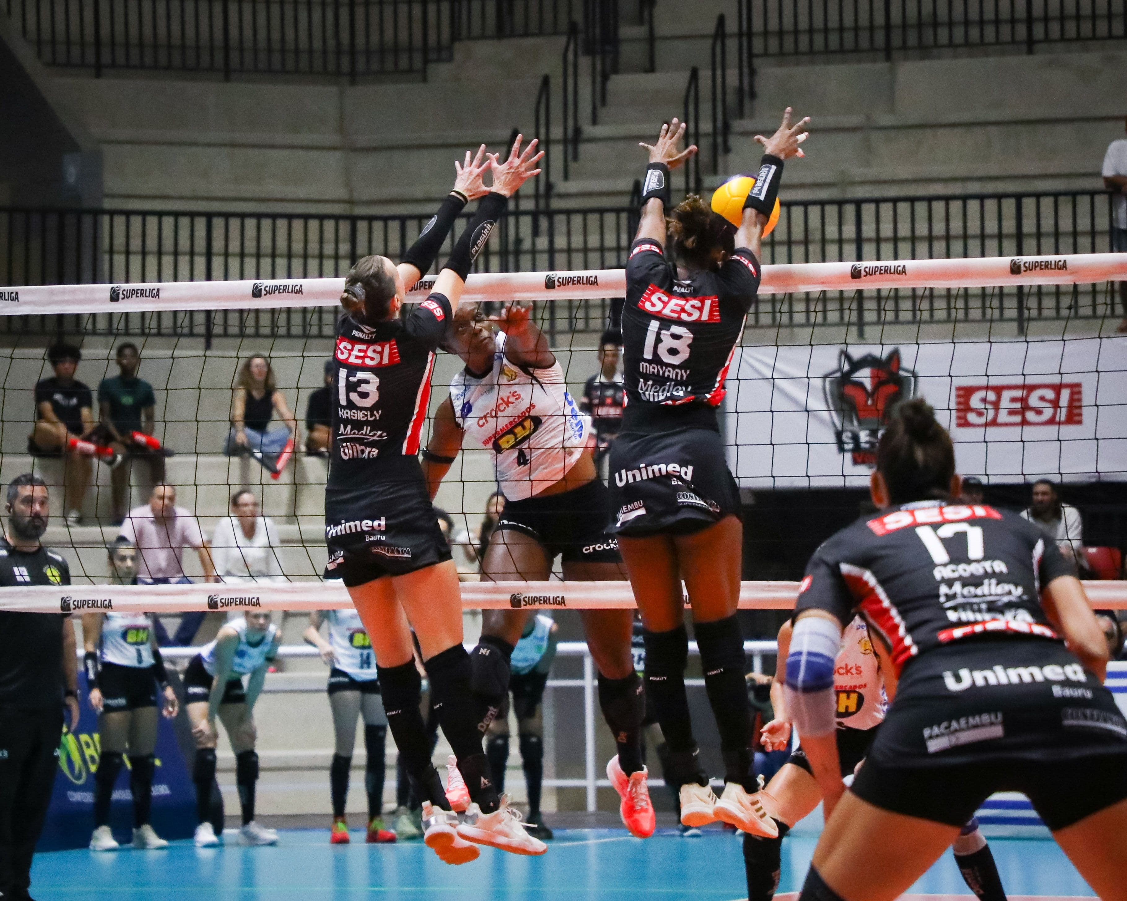 Sesi Vôlei Bauru faz jogo decisivo contra Dentil Praia Clube (Foto - Felipe Wiira - Sesi-SP) (5).jpg