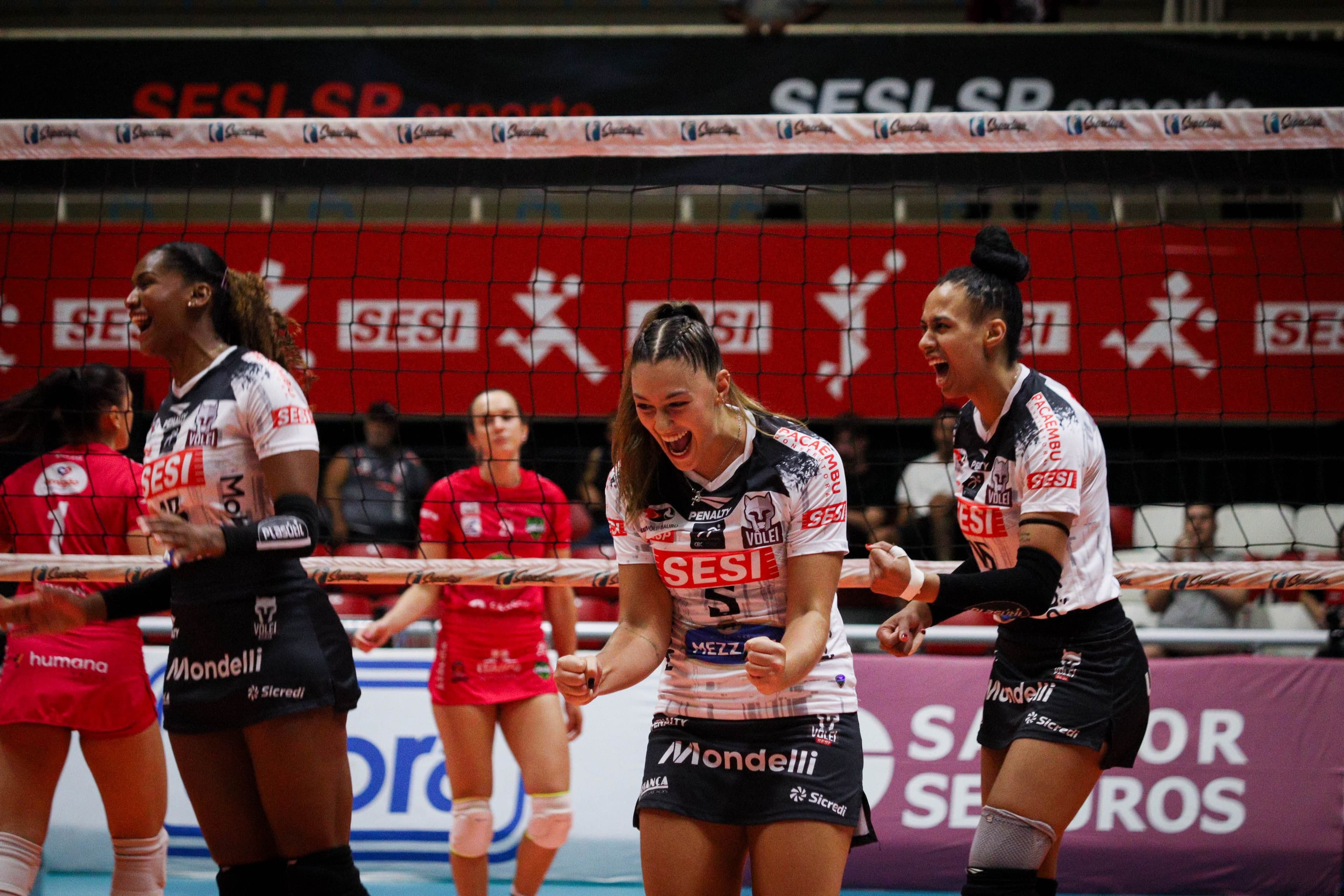 Sesi Vôlei Bauru fecha fase classificatória com vitória por 3 a 0 (Foto - Felipe Wiira - Sesi-SP) (1).jpg