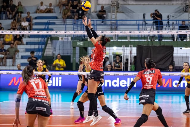 Sesi Vôlei Bauru é superado pelo Dentil Praia Clube fora de casa