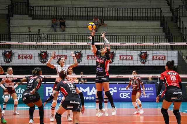 Sesi Vôlei Bauru é superado em casa pelo Fluminense na Superliga 25-26
