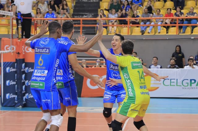 Vôlei Renata derrota Neurologia e se mantém firme na briga pelas primeiras posições