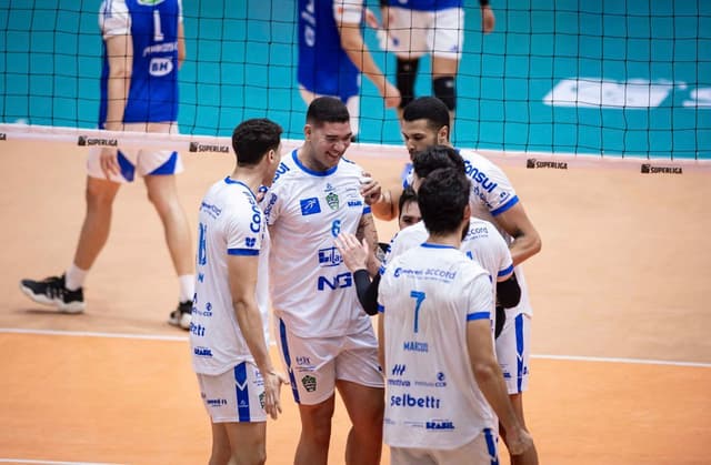 Joinville Vôlei perde para o Sada Cruzeiro de virada, mas segue no G8 da Superliga