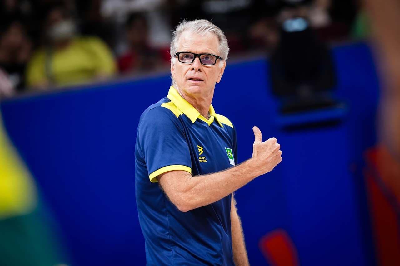 bernardinho com a seleção na VNL.jpg