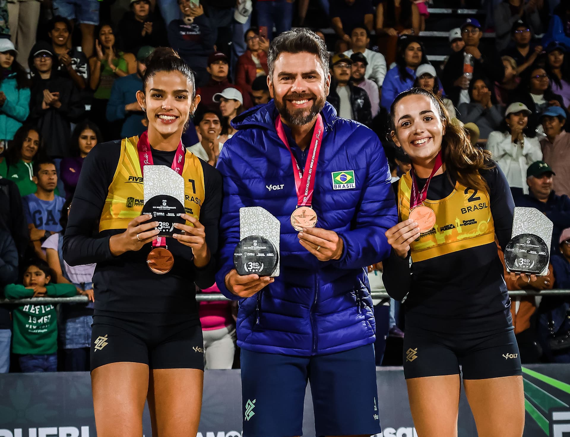 Marcela e Clara ficam com o bronze no Campeonato Mundial sub-21 de vôlei de praia