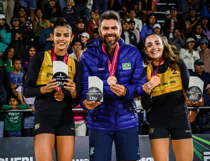 Marcela e Clara ficam com o bronze no Campeonato Mundial sub-21 de vôlei de praia
